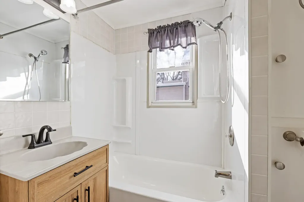 8 Squire Street Waterville ME 04901