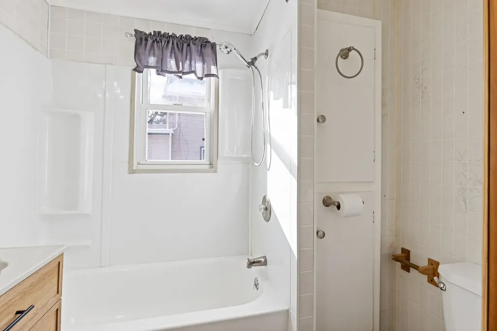 8 Squire Street Waterville ME 04901
