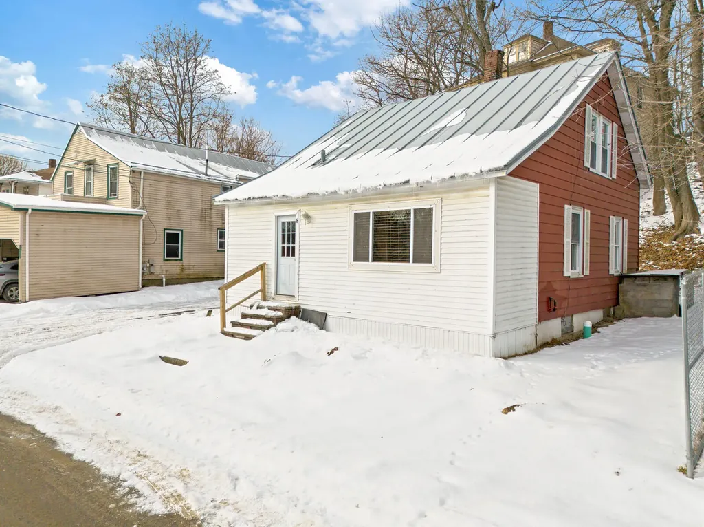 8 Squire Street Waterville ME 04901