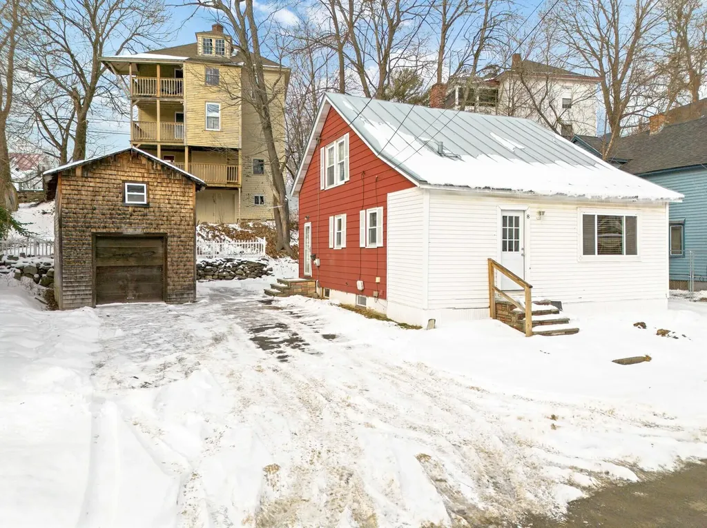8 Squire Street Waterville ME 04901