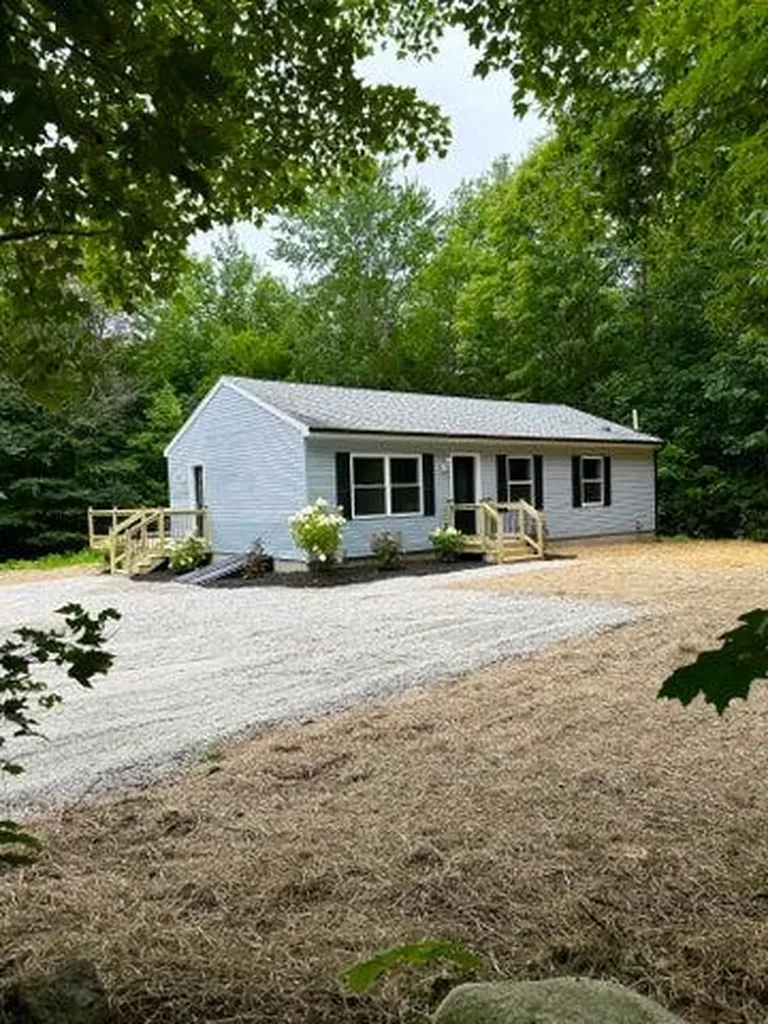 84 Noble Road Oxford ME 04270