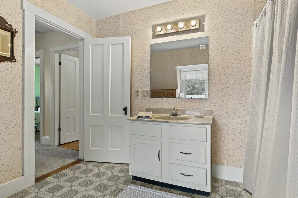 58 Hendricks Hill Road Southport ME 04576