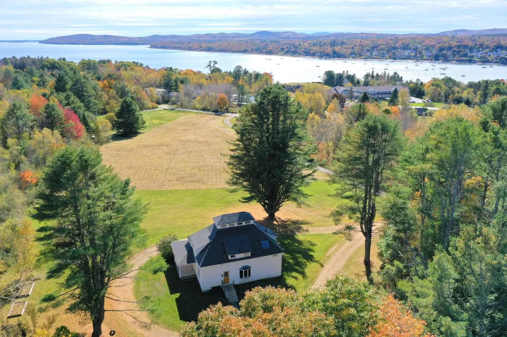 26 Old Searsport Avenue Belfast ME 04915
