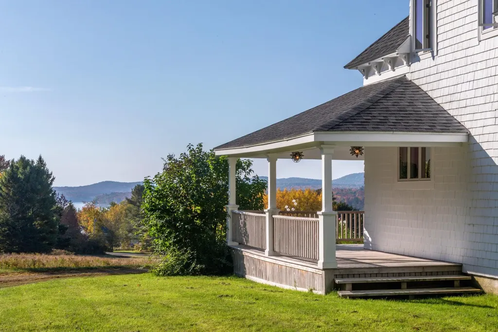 26 Old Searsport Avenue Belfast ME 04915