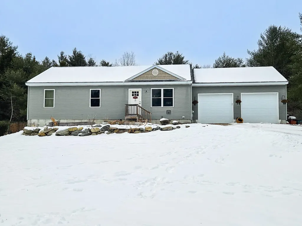 23 Paradise Row Lebanon ME 04027
