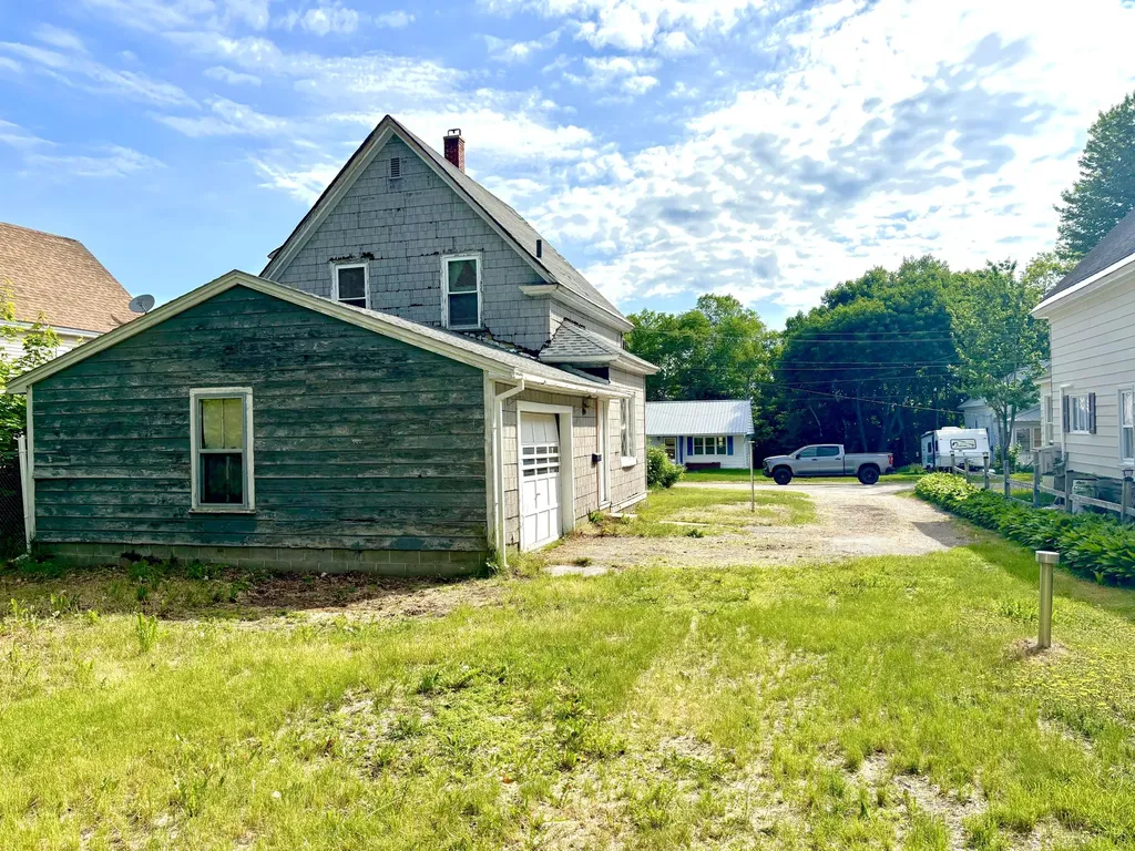 34 Lincoln Street Millinocket ME 04462