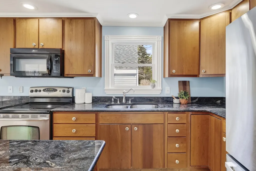 768 Lawrence Road Pownal ME 04069