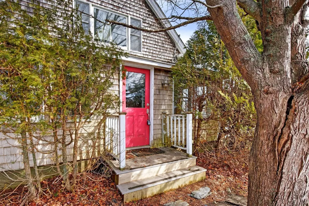 52 Two Lights Road Cape Elizabeth ME 04107
