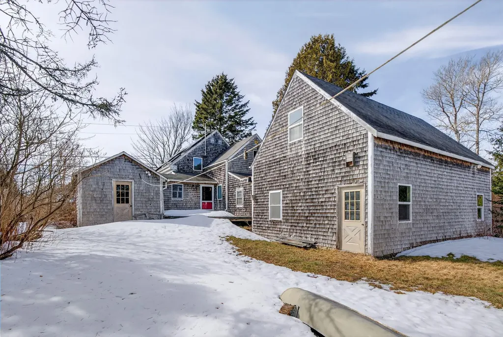 52 Two Lights Road Cape Elizabeth ME 04107