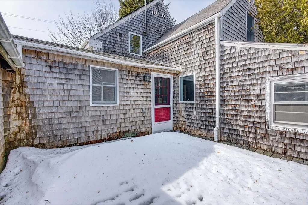 52 Two Lights Road Cape Elizabeth ME 04107