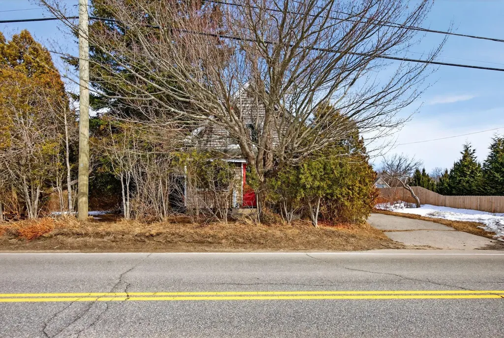 52 Two Lights Road Cape Elizabeth ME 04107