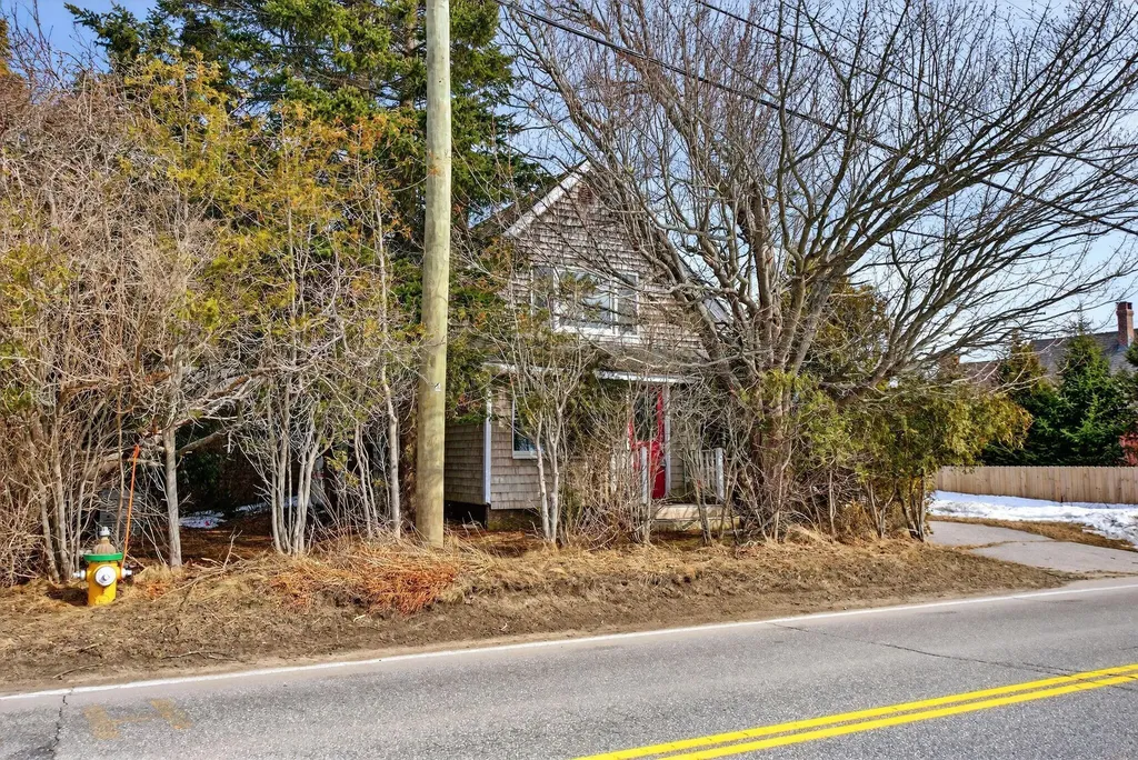 52 Two Lights Road Cape Elizabeth ME 04107