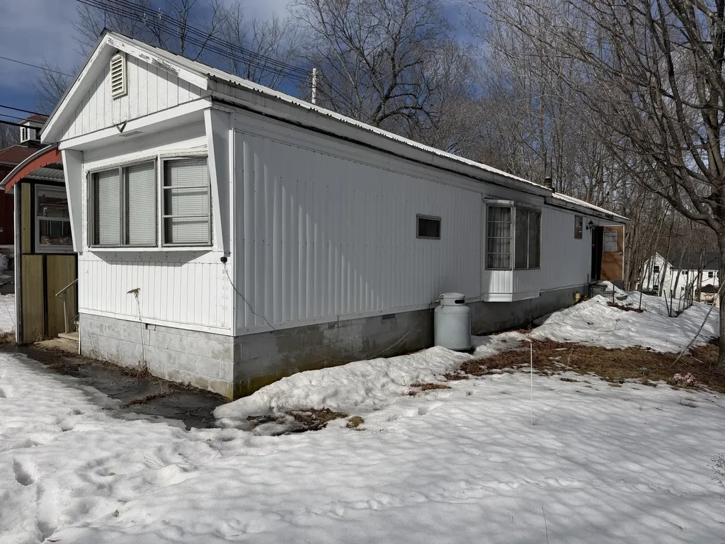 17 Water Street Mechanic Falls ME 04256