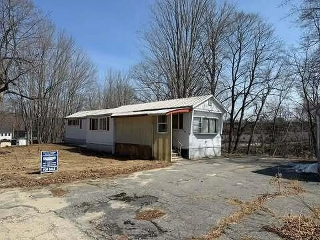 17 Water Street Mechanic Falls ME 04256