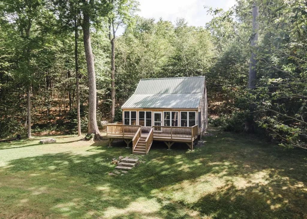 106 Shady Lane Newport ME 04953