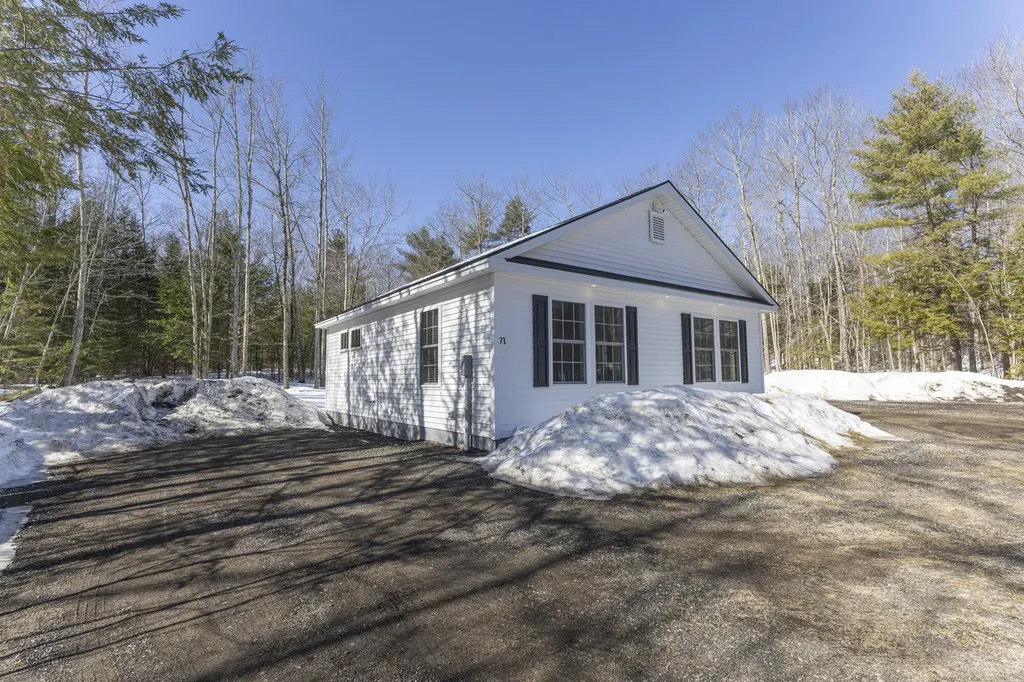 71 Chicopee Road Standish ME 04084