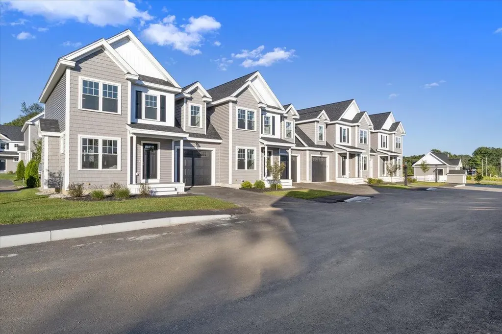 25 Regency Circle Kittery ME 03904