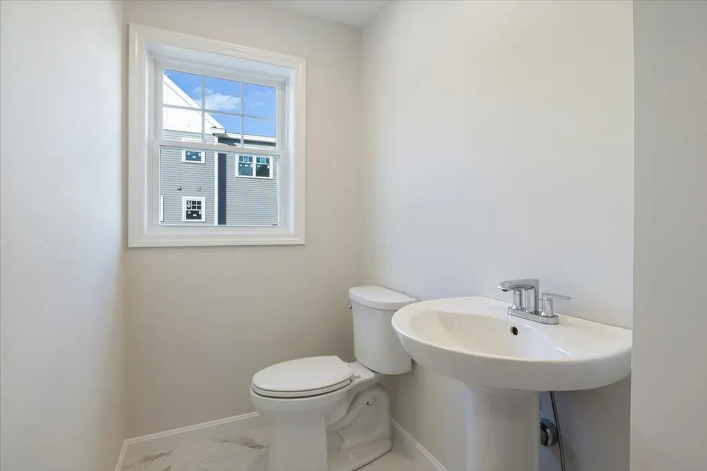 25 Regency Circle Kittery ME 03904