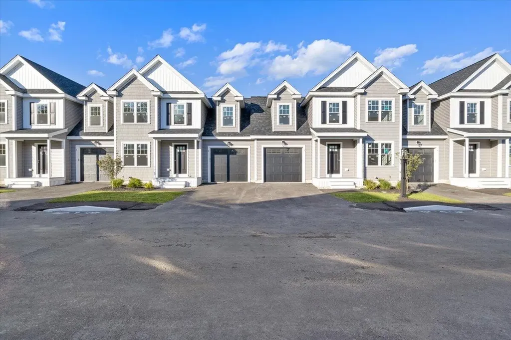 25 Regency Circle Kittery ME 03904