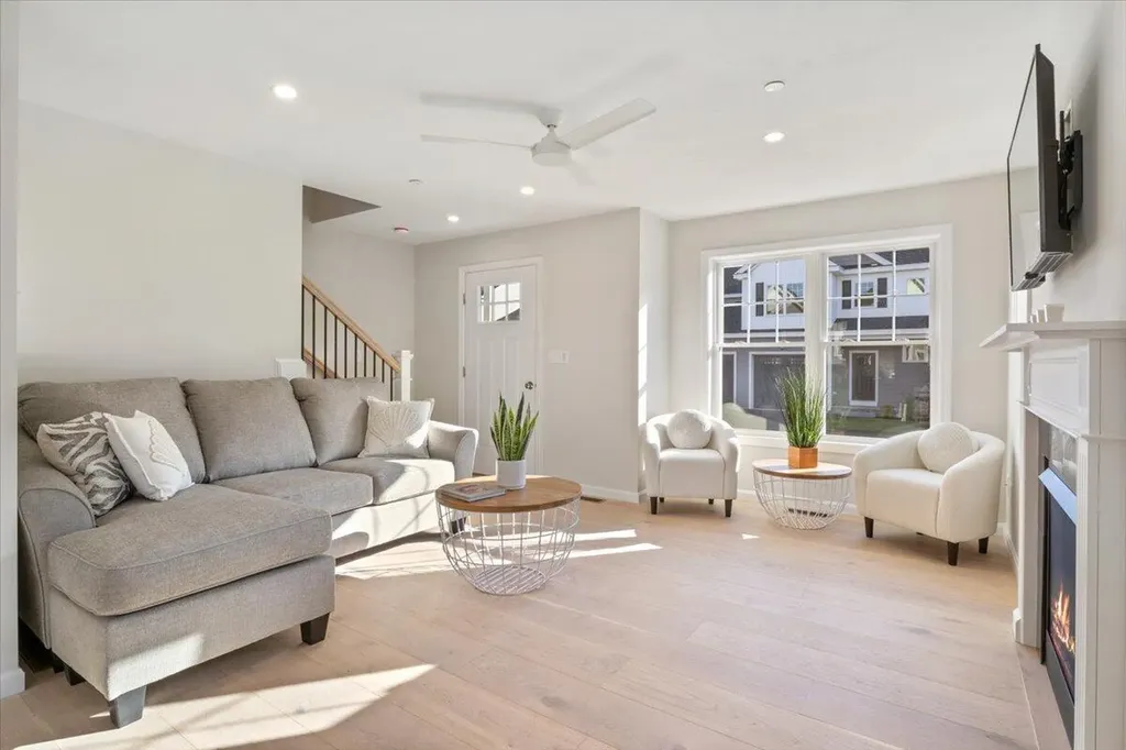 25 Regency Circle Kittery ME 03904