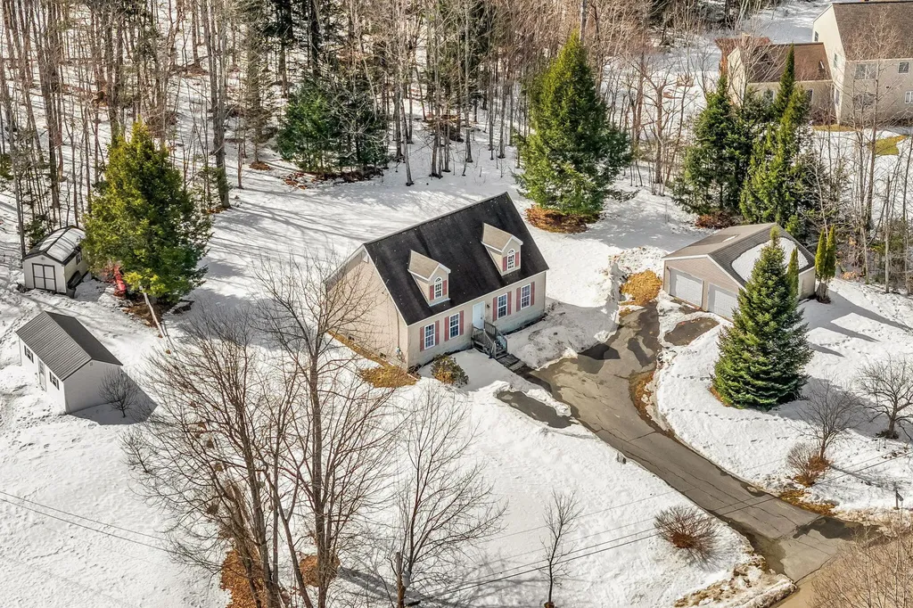40 Harwood Road Farmingdale ME 04344