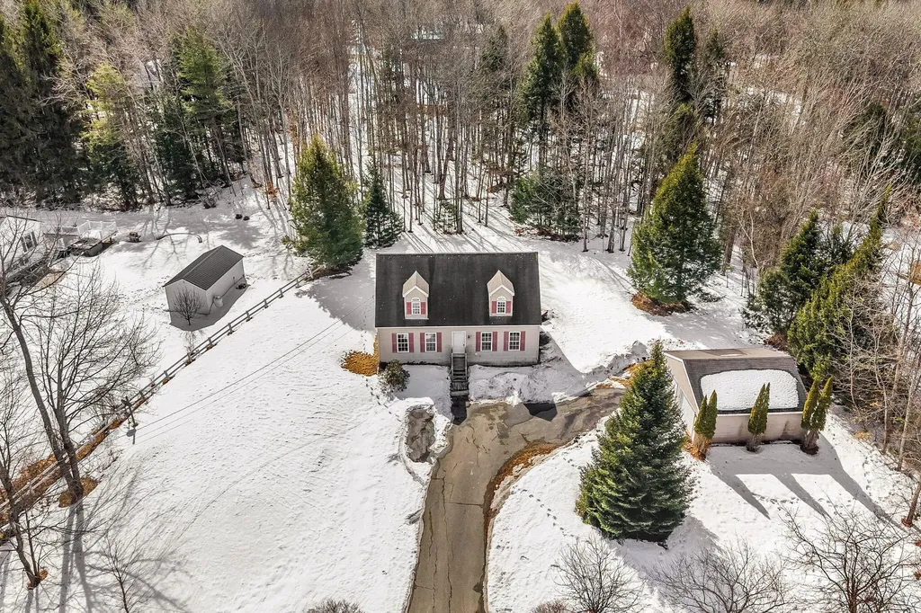 40 Harwood Road Farmingdale ME 04344