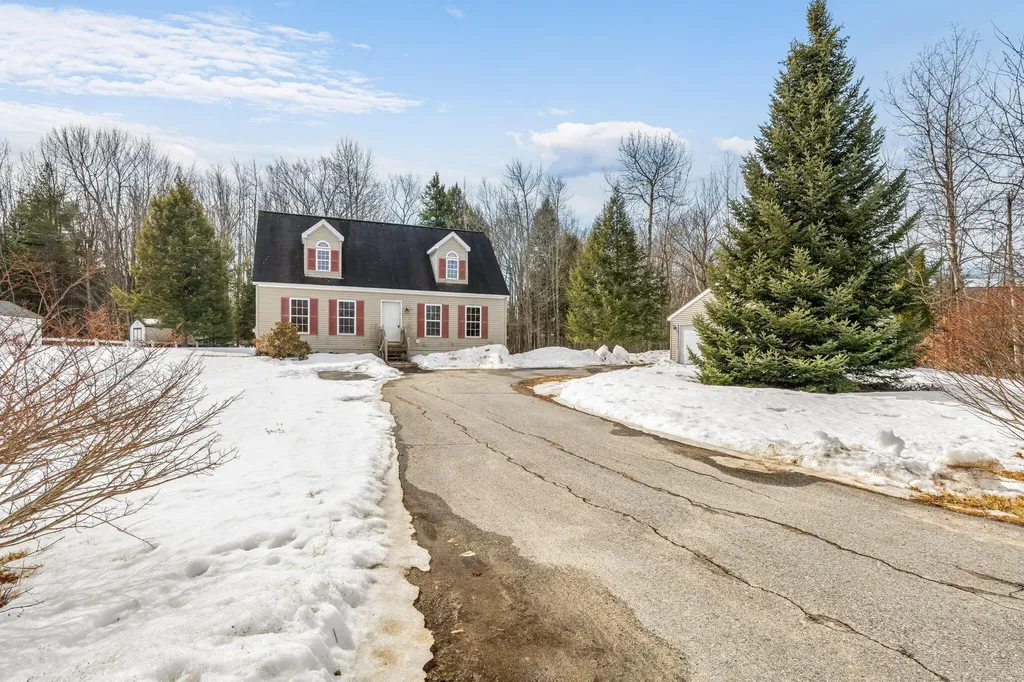 40 Harwood Road Farmingdale ME 04344