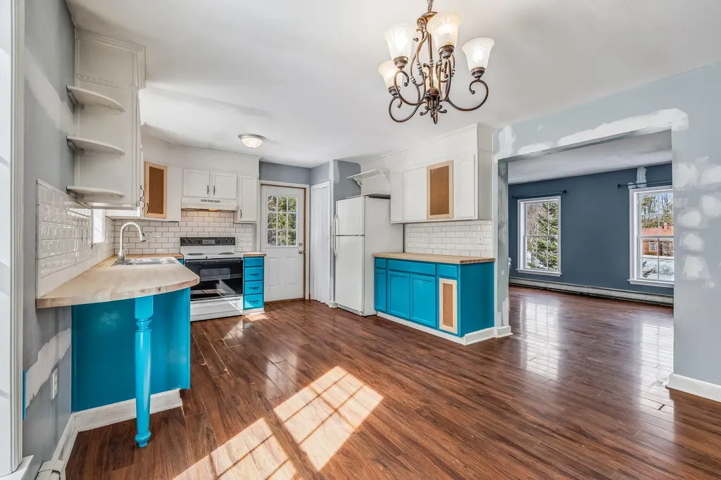 40 Harwood Road Farmingdale ME 04344