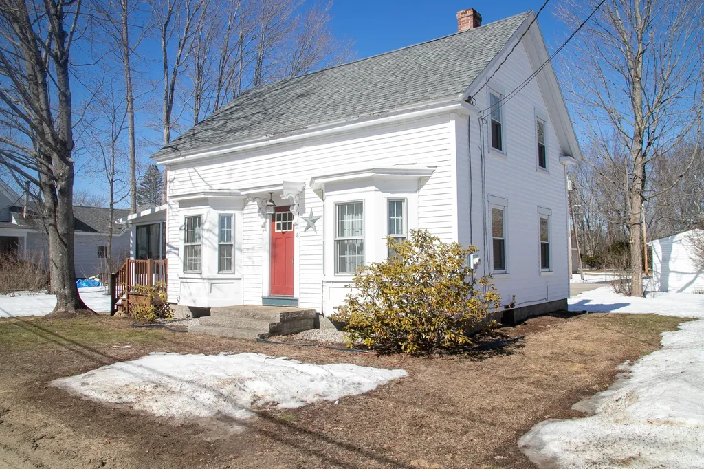 18 Maple Street North Berwick ME 03906