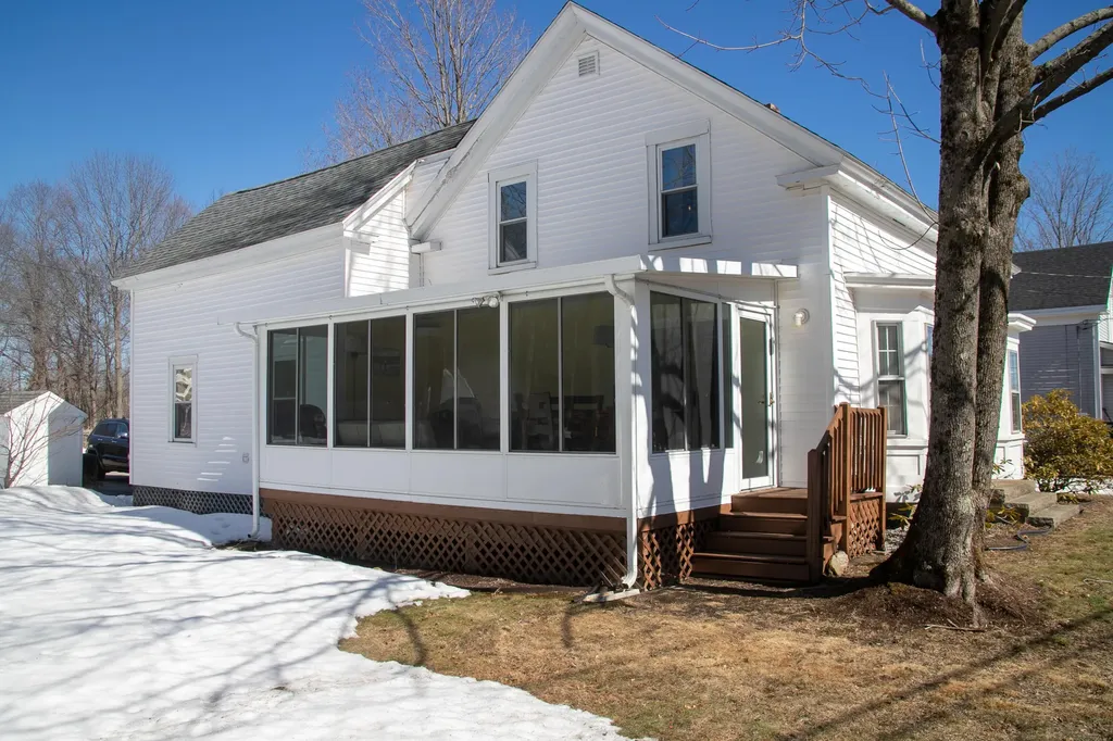 18 Maple Street North Berwick ME 03906