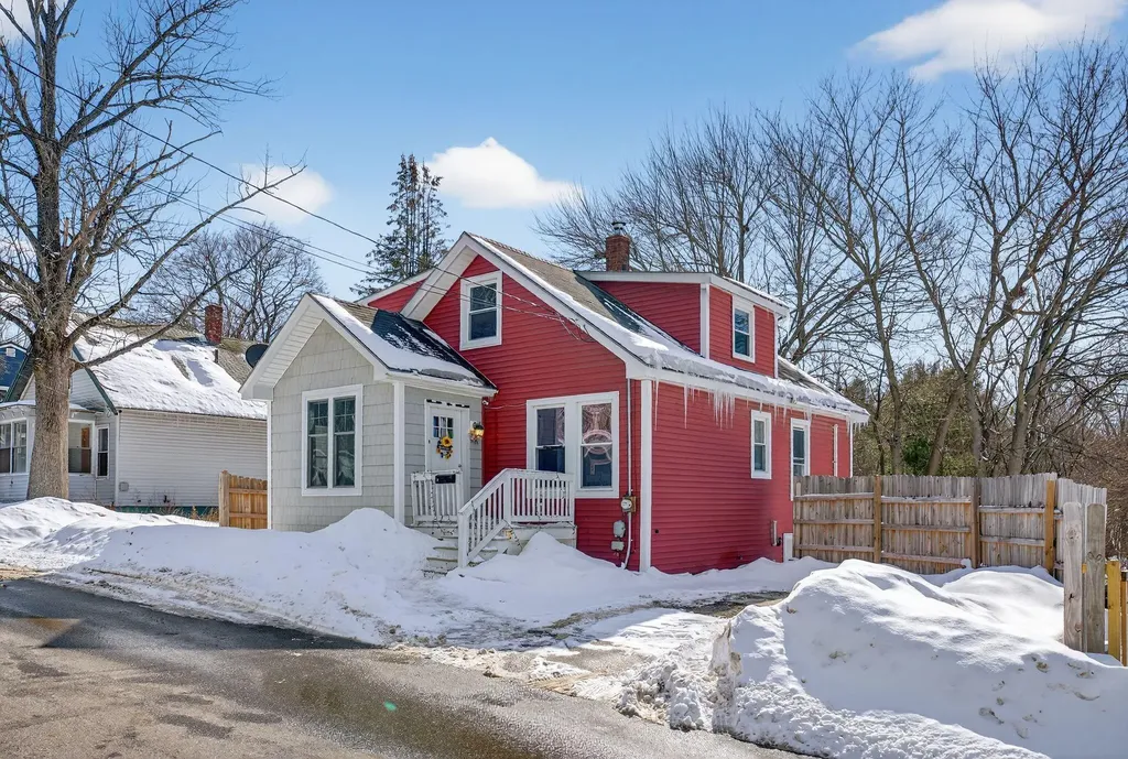 3 Fairlawn Avenue Lewiston ME 04240