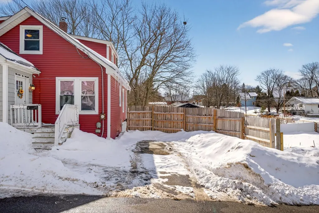 3 Fairlawn Avenue Lewiston ME 04240