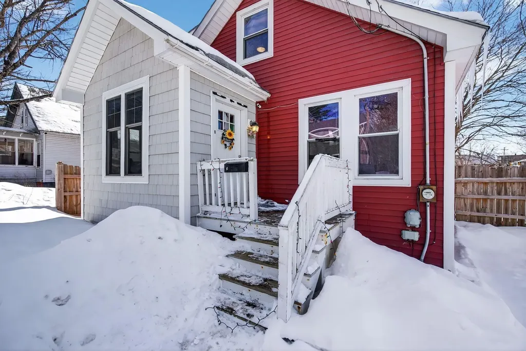 3 Fairlawn Avenue Lewiston ME 04240