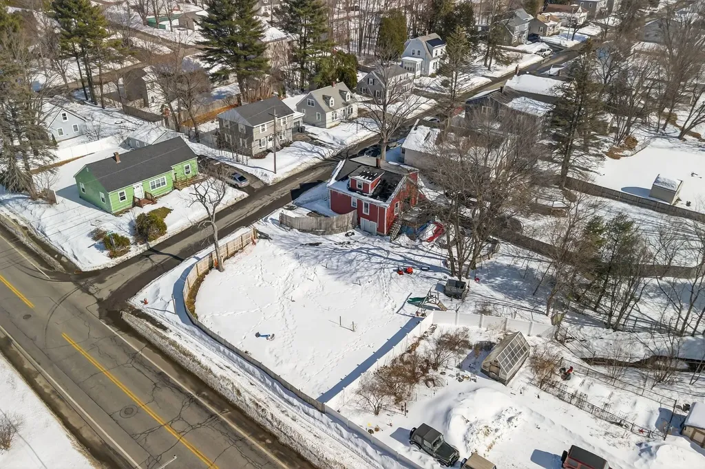 3 Fairlawn Avenue Lewiston ME 04240