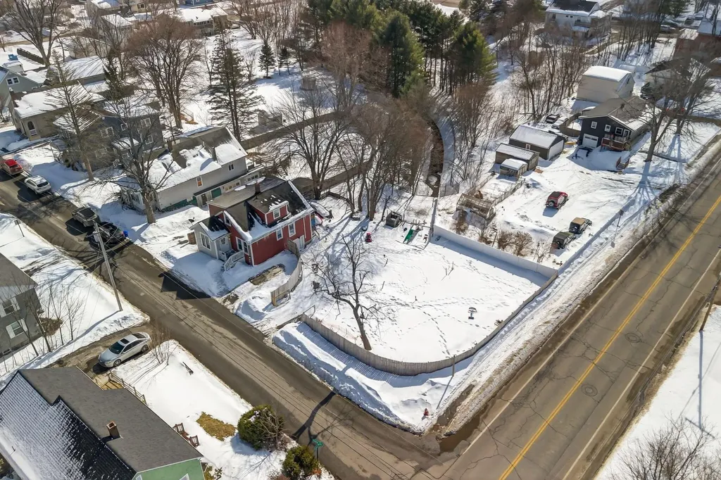 3 Fairlawn Avenue Lewiston ME 04240