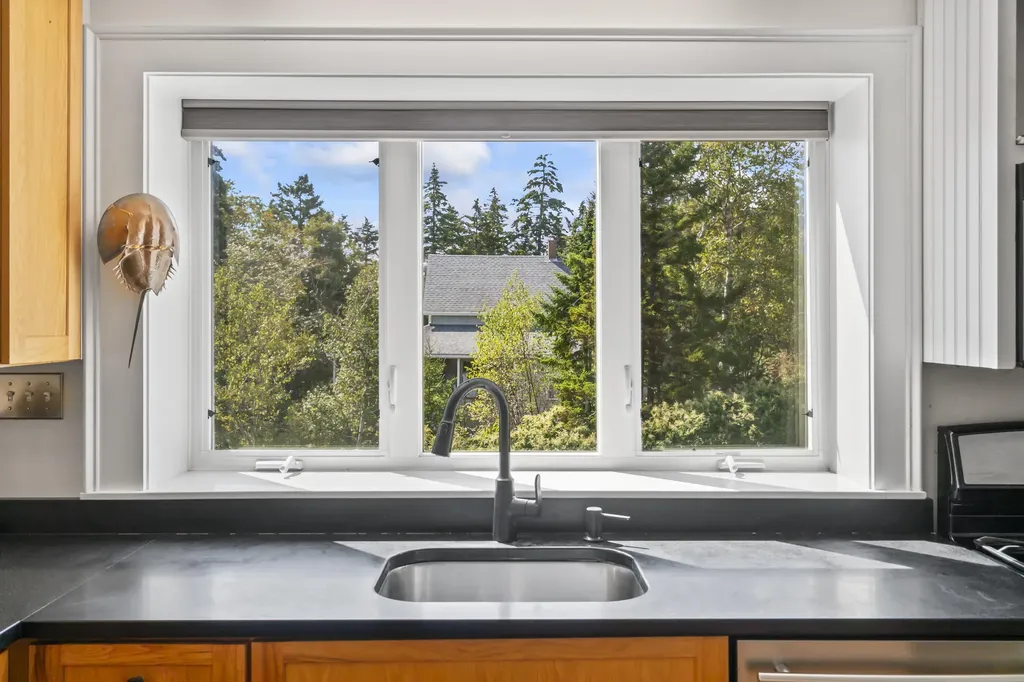 19 Hugh Av Hugh Avenue Harpswell ME 04003