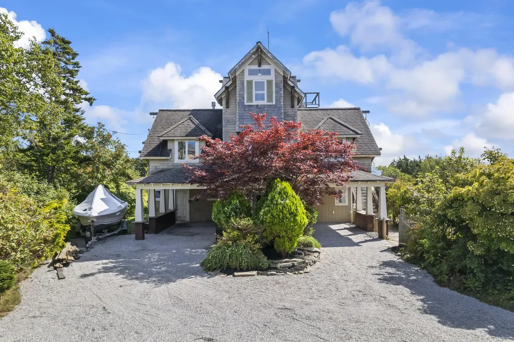 19 Hugh Av Hugh Avenue Harpswell ME 04003