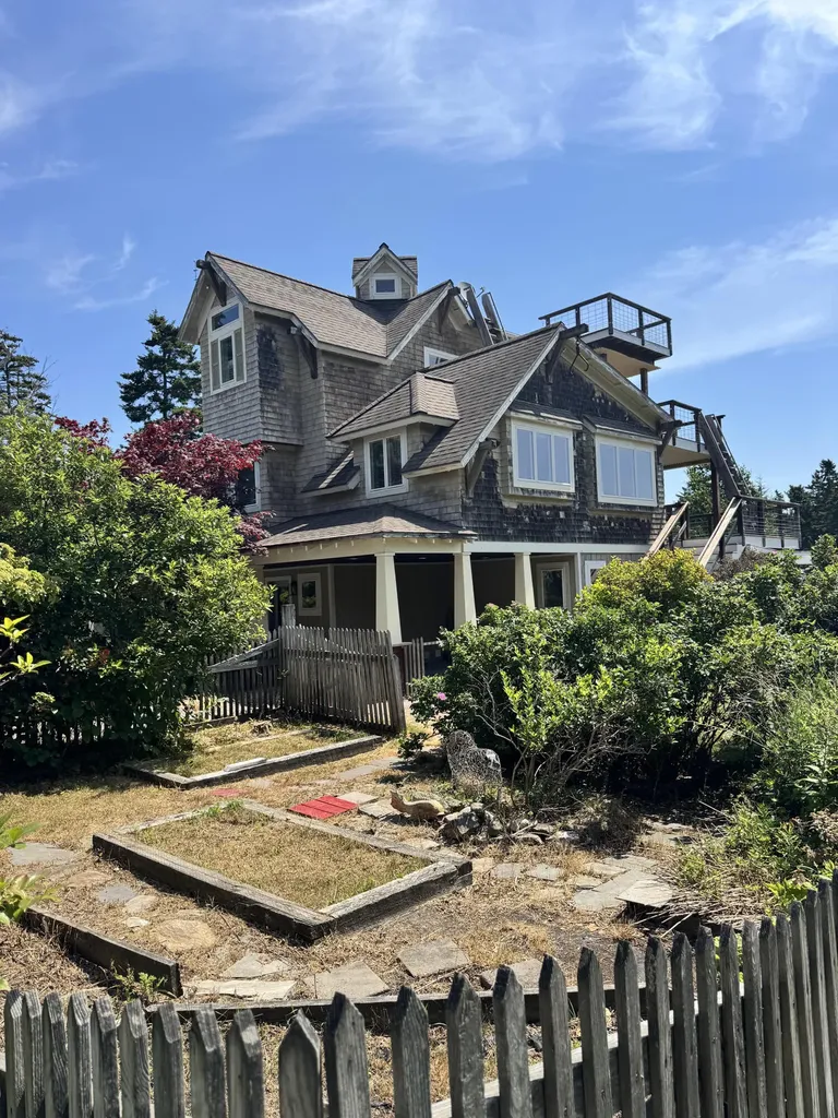 19 Hugh Av Hugh Avenue Harpswell ME 04003