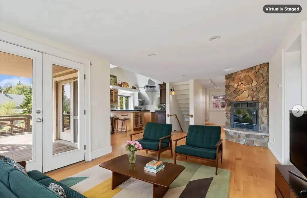 19 Hugh Av Hugh Avenue Harpswell ME 04003