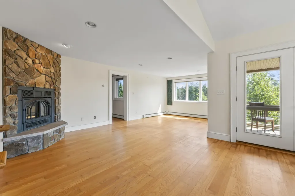 19 Hugh Av Hugh Avenue Harpswell ME 04003