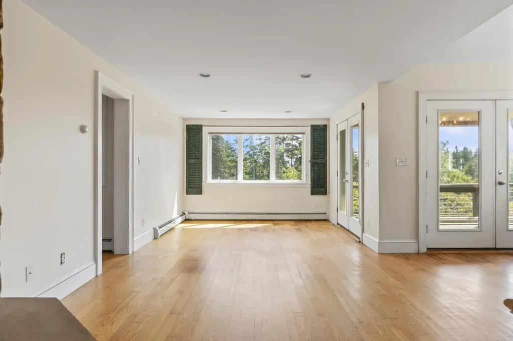 19 Hugh Av Hugh Avenue Harpswell ME 04003