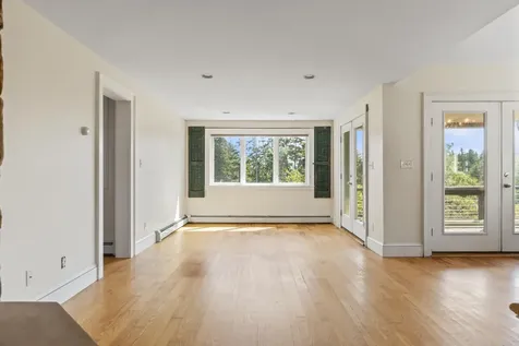 19 Hugh Av Hugh Avenue Harpswell ME 04003
