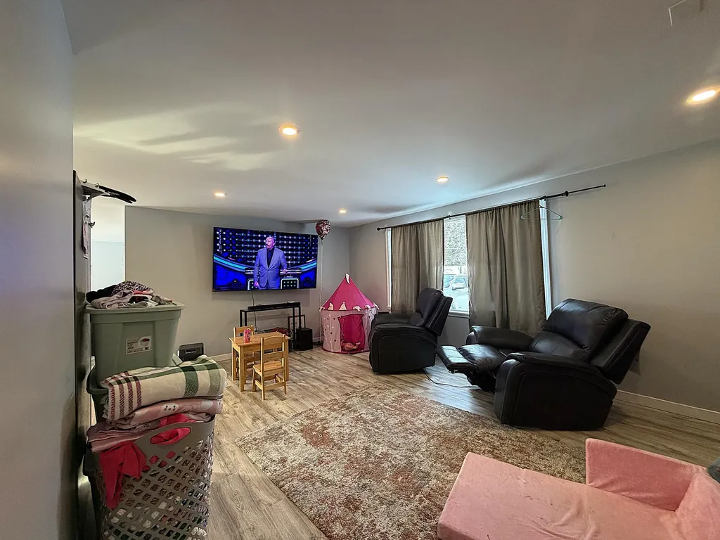 16 Daniel Street Gorham ME 04038