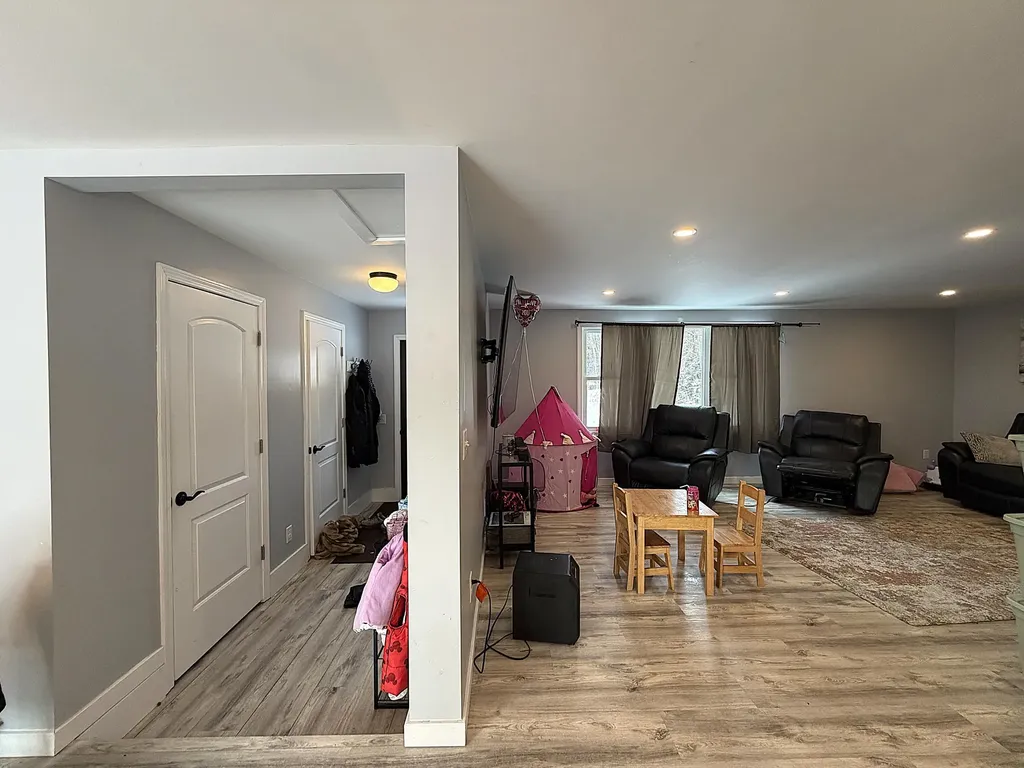 16 Daniel Street Gorham ME 04038