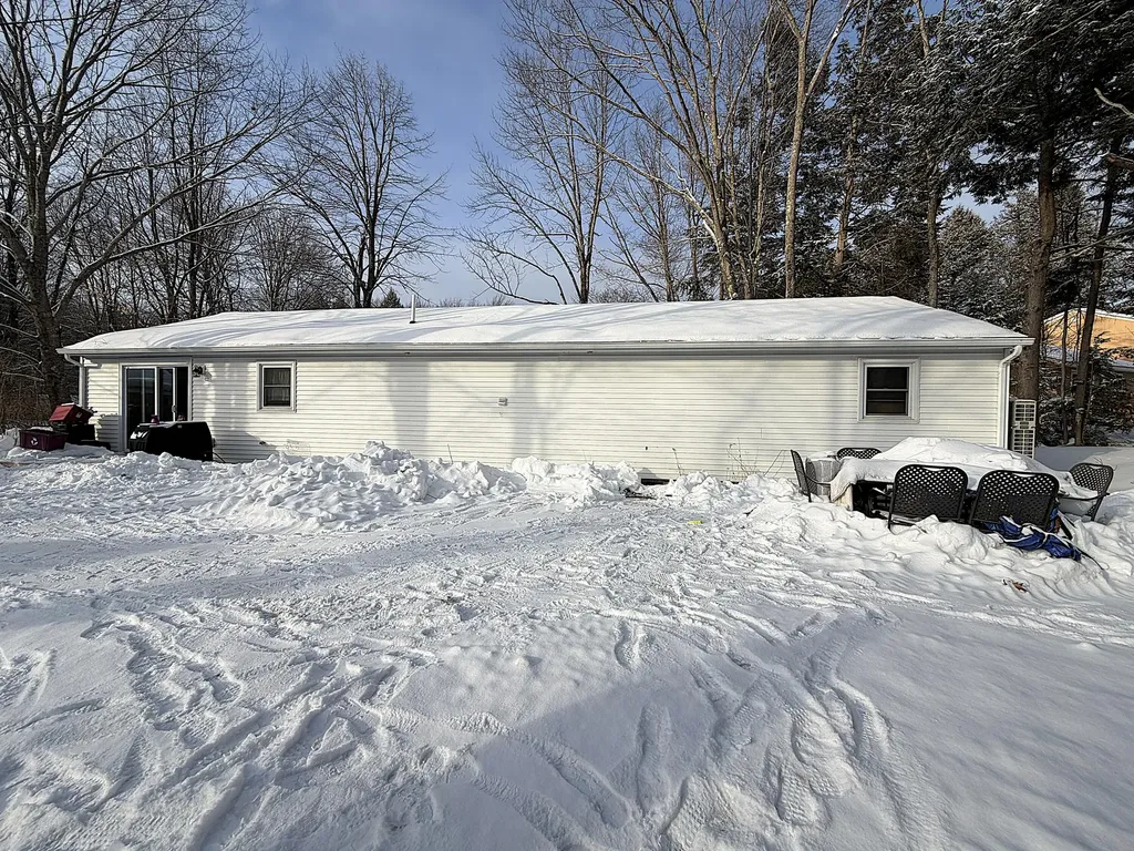 16 Daniel Street Gorham ME 04038