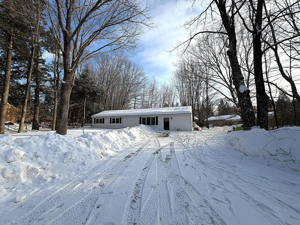 16 Daniel Street Gorham ME 04038