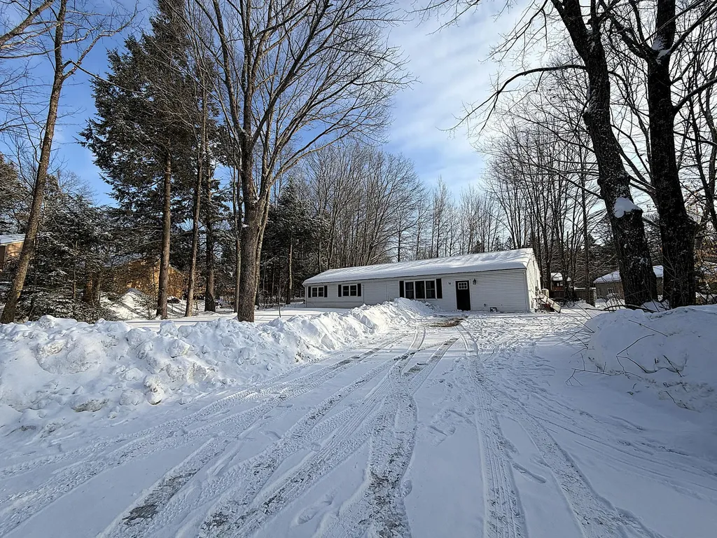 16 Daniel Street Gorham ME 04038