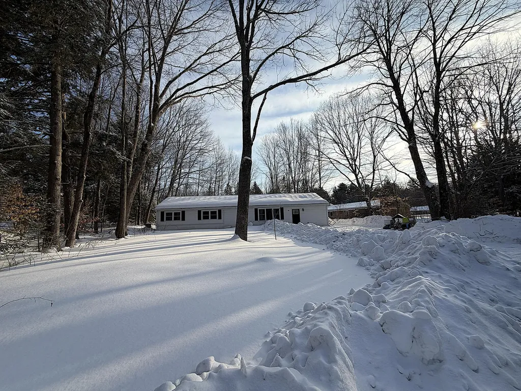 16 Daniel Street Gorham ME 04038