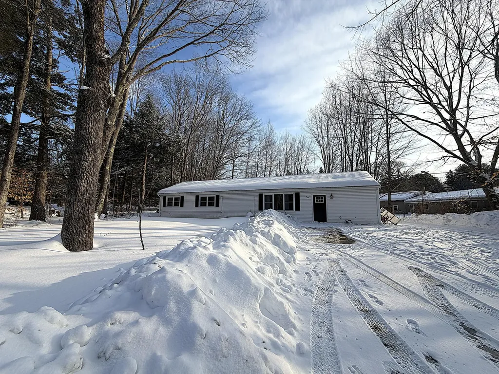 16 Daniel Street Gorham ME 04038
