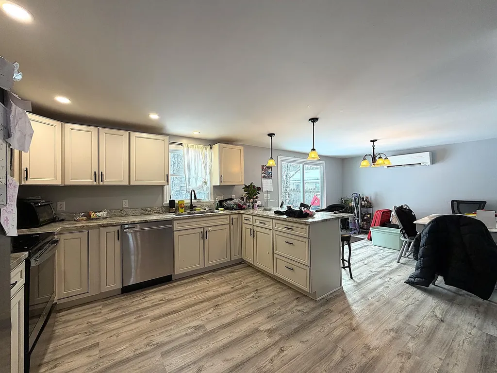 16 Daniel Street Gorham ME 04038
